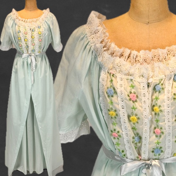 Vintage Other - VINTAGE 60s cottage prairie floral embroidered nightgown robe housecoat set lace